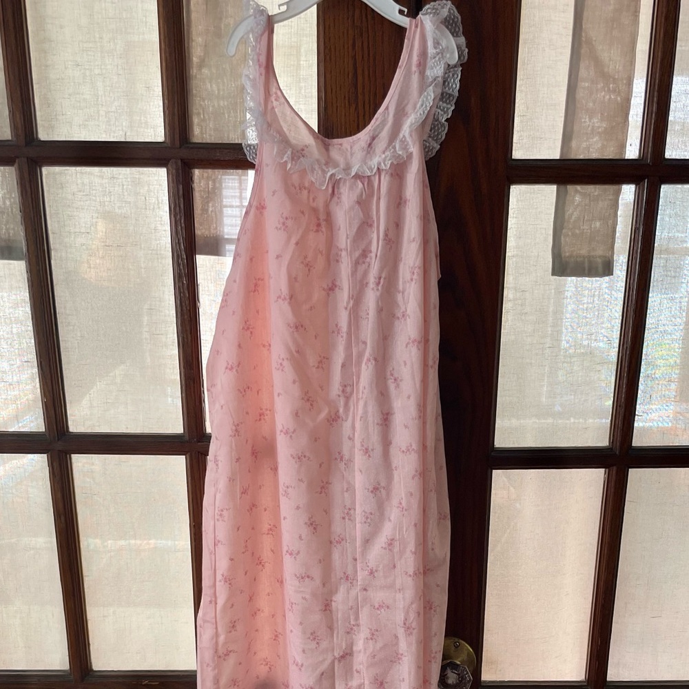 Delicate Pink Floral long Nightgown - Picture 3 of 6
